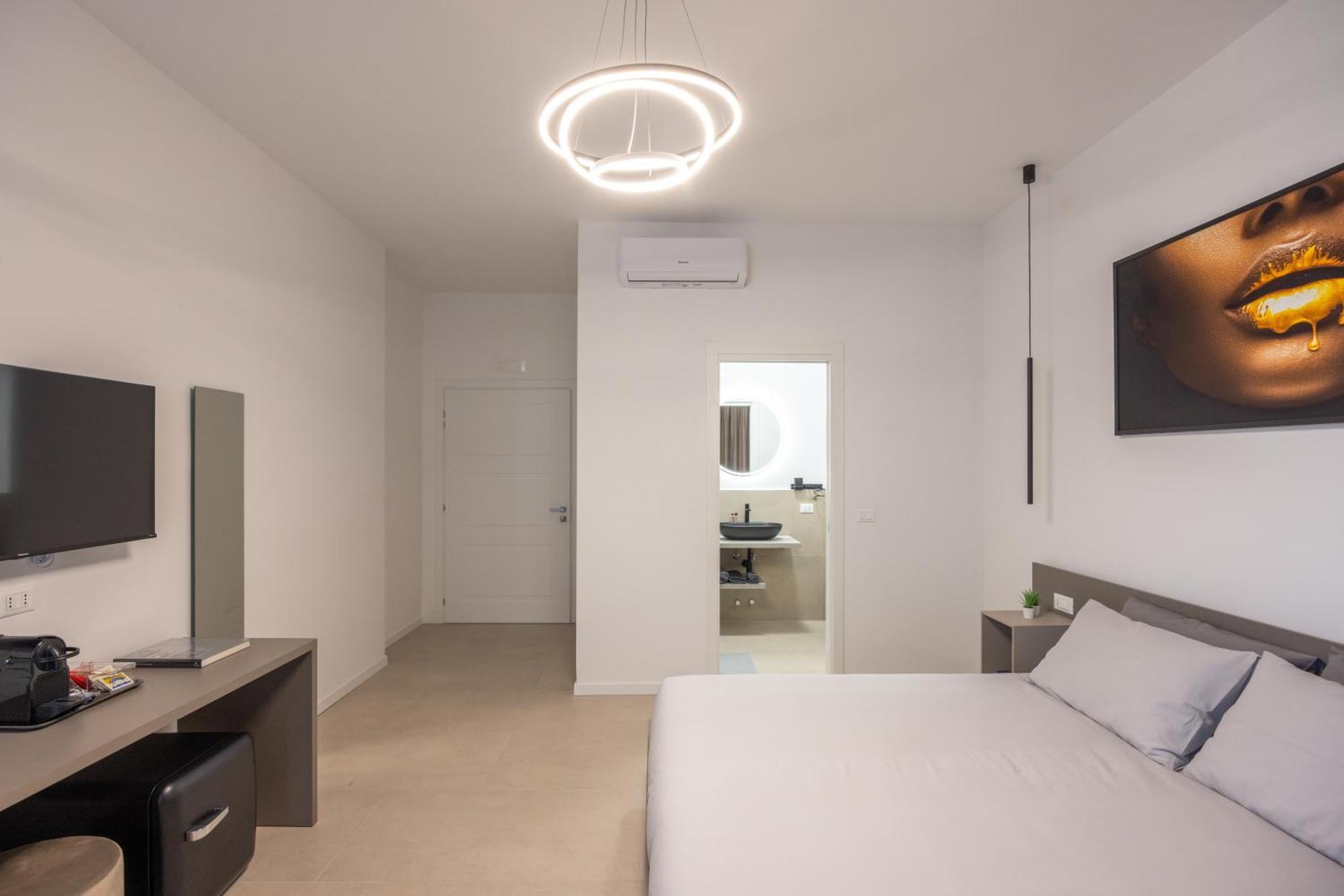 Luxury Station Suite بولونيا المظهر الخارجي الصورة