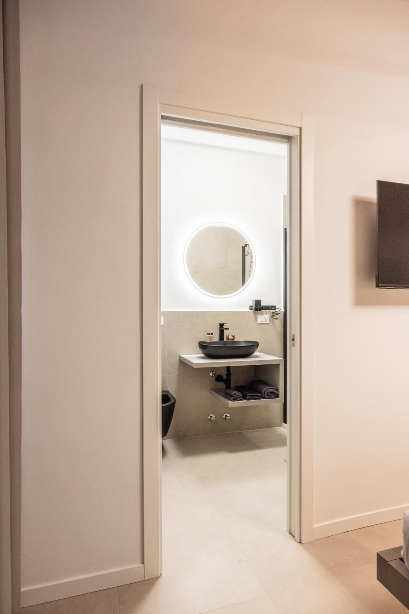 Luxury Station Suite بولونيا المظهر الخارجي الصورة