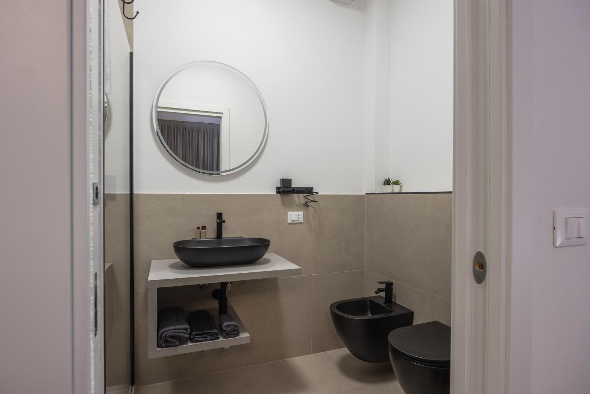 Luxury Station Suite بولونيا المظهر الخارجي الصورة